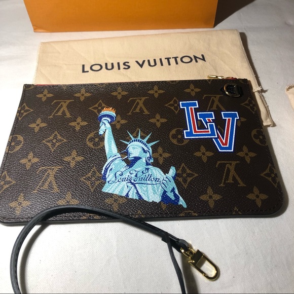 Louis Vuitton Monogram Neverfull Pochette - Picture 4 of 10